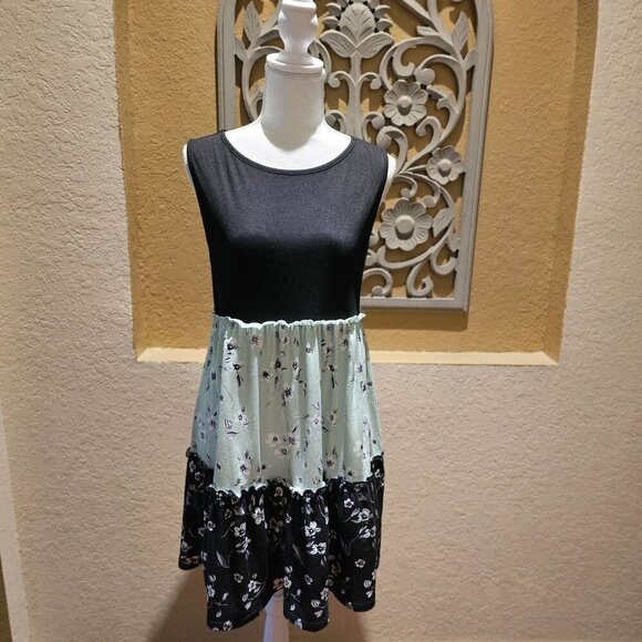 Womans Small Summer Dress Ditsy Floral Patchwork  Swing Silhouette Color Block - Picture 1 of 8